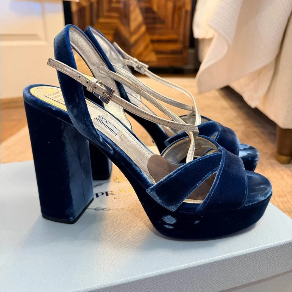 Prada Women's Luxurious Navy Velvet Platform Heels - Picture 4 of 9